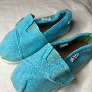 XO LV Baby Slip-On Shoes - Size 5.